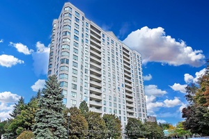 Luxury Condo By Monarch. Panoramic Unobstructed South View Can See Cn Tower.