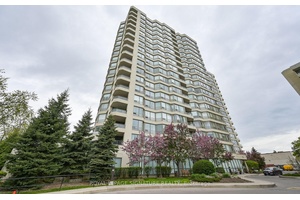 Welcome to King Gardens. This spacious 2 bedroom suite offers a functional amp ; open concept layout.