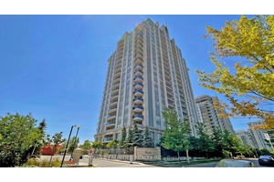 Amazing Location In The Heart Of Thornhill.