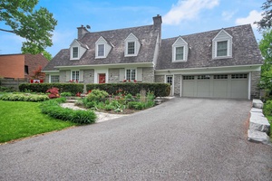 We are pleased to present 550 Piccadilly Avenue, prominently positioned in the esteemed Island Park Community.