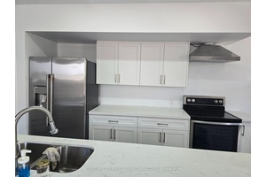Beautiful, 2nd Level unit in a Duplex in a friendly neighborhood close to downtown.