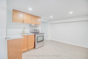 In The Heart Of Aurora Highlands Yonge And Henderson, rent with 1 Parking Spot.