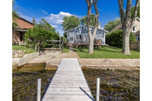 Waterfront retreat on Petrie Shore, Mississippi Lake !