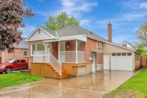 Charming Renovated Bungalow in Family Friendly Neighbourhood.