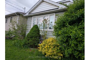 NICE 3 BED, 1 4PC BATH BRIGHT CHARACTER 1.