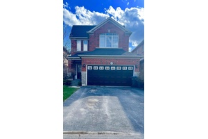 Beautiful Legal 2 Bedroom Lower Level Suite with Private Entrance !