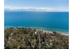 Experience tranquil living in beautiful Balm Beach in this captivating 4 bedroom, 2 bathroom cottage retreat.