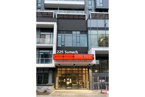 Welcome to this stunning 1 bedroom condo in the vibrant Regent Park community !
