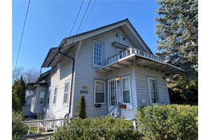 STANDOUT, 3 UNIT, FULLY FURNISHED INVESTMENT OPPORTUNITY near the heart of the Fallsview Tourist district, just a short stroll from the Casino.