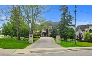 Welcome to 33 Denham Drive an iconic South Richvale estate set on approx.