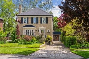 Lovely Georgian Classic on highly sought after Masson St !