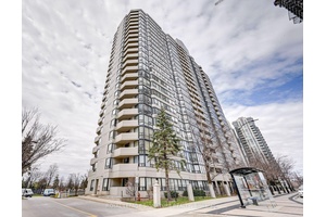 Bright and spacious 1403sqft 2 Bedroom Corner Unit in a Sought After Mississauga Location.