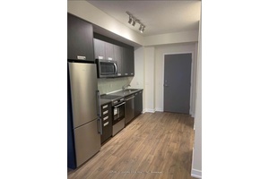 Welcome To This Gorgeous Pj Condo Located At The Centre Of Financial And Entertaining District.
