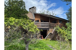 Welcome to this beautiful waterfront property on Sparrow Lake with 170 feet of favoured southwestern exposure.