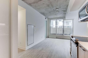 Take a swing at this perfectly laid out, 1 Bed, 1 Bath suite in Riverside Square your new home and community in Leslieville.