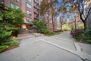 Design Your Dream Home Prime 5th Floor Corner Unit !