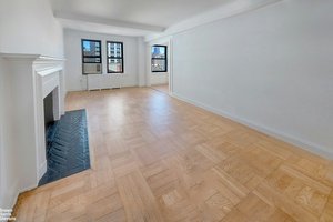 Price to Sell ! One Bedroom, One Bath Separate Dining Area.
