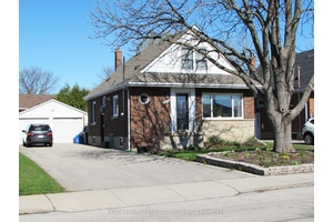 Welcome to this spacious 4 bedroom, 2 bathroom home located in one of Hamiltons most desirable mountain neighbourhoods.