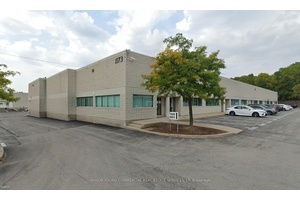 Excellent industrial unit in a professionally managed complex.