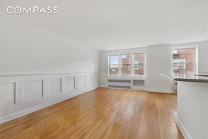 Spacious Top Floor One Bedroom Apartment in good condition with Flexible Layout in Ditmas Park.