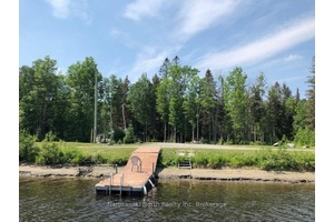The perfect getaway spot on the Sturgeon River !