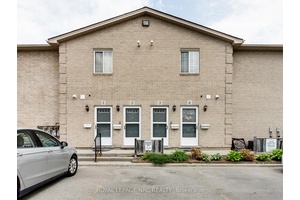 Whether you're downsizing or purchasing your first home, this spacious 2 bedroom, 2 bathroom ground level unit offers the perfect blend of comfort and convenience on the Hamilton Mountain.