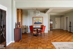 With a simple, utilitarian design, Apartment 20G is equal parts stylish and functional.