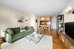 Back on the Market Prime Lincoln Square Sun Filled One Bedroom Beauty This bright and stylish one bedroom, one bath apartment offers the perfect combination of comfort and convenience in ...