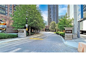 Luxurious 1 Bedroom With Open Concept Study.