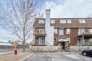 Upper End unit conveniently located off Bank Street only 3km away from the South Keys LRT Station.
