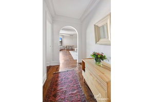 Charming Pre War 2 Bedroom in Prime Upper West Side LocationNestled in a highly sought after pocket of the Upper West Side, between Central Park West and Columbus Avenue, this ...