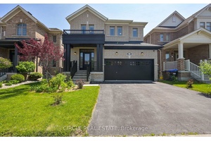 Stunning 3 Bed, 3 Bath Detached Home in Tottenham !