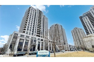 Stunning Corner Unit in the Heart of Yonge amp ; Sheppard.