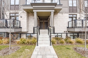 Bright, stunning, ready to move in corner stacked 2 bedroom townhouse 2 3 floors in a high demand area of Brampton at Queen Street E amp ; AMP ; Goreway ...