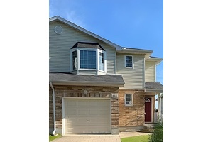 Bright, Spacious amp ; Ideally Located Perfect for Families, Medical Staff, or Young Professionals !