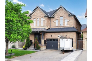 Stunning 4 Bedroom Home in Desirable Kleinburg !