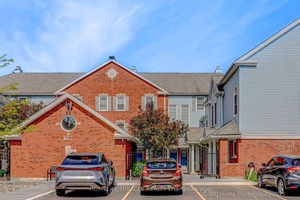 Welcome to this stylish and spacious 2 storey condo townhome featuring 3 bedrooms plus a den and 3 bathrooms.