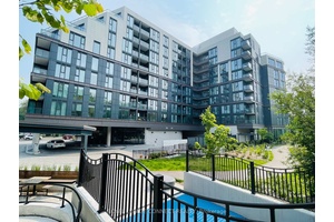 Modern 2 1 Bedroom Condo 3 Bathrooms High Ceilings Prime Location Welcome to this beautifully designed 2 1 bedroom unit featuring 3 bathrooms, including 2 Ensuite bathrooms for added privacy ...