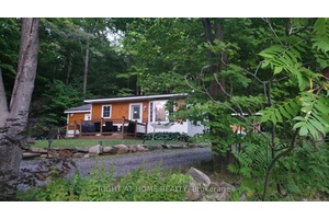 Welcome to your dream lakeside retreat !