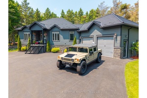 Exceptional Family Home on 5 Acres !