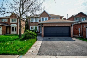 Bright and Spacious 2 bedroom Walk out Basement apartment in the sought after Aurora Heights Newly installed flooring Separate Ensuite Washer and Dryer Walking distance to Parks, Restaurants, Schools, and ...