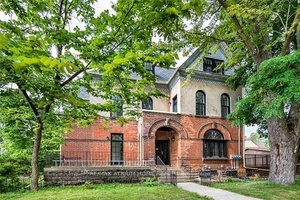 This Is Rosedale ! ! Bordering 2 Of Rosedale's Most Prestigious Streets South Drive amp ; Meredith Cres.