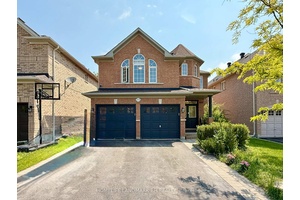 Basement not included Bright and Spacious approx 2900 sqft detached home backing onto ravine in Prime Richmond Hill location !