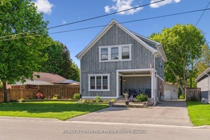 Stunning 2, 374 Sq Ft Custom Built Home on a Premium 70' x 125' Lot in a Highly Sought After Aurora Community !