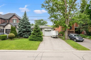 Charming 3 Bedroom Bungalow on a Generous Lot in a Sought After Neighbourhood !