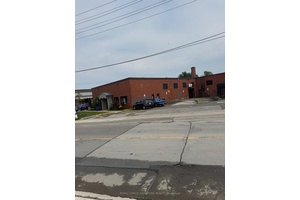 Very clean warehouse space minutes froM 427 amp ; QEW.