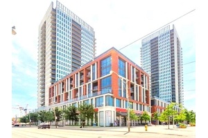 High Floor at 22nd, Unobstructed South East Panoramic City View Of CN Tower amp ; Downtown Toronto.