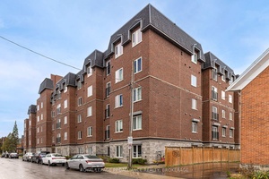 What a great location for this almost new Kingston condo, just steps to Queens University and all downtown Kingston has to offer.