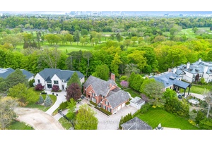 Immerse yourself in the sought after Sheridan community w this lovely estate backing onto the legendary Mississauga Golf amp ; Country Club.
