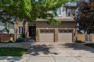 Discover an exceptional opportunity in the sought after Ancaster Meadowlands community.